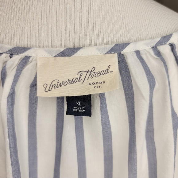 Universal Thread Women's Striped Short-Sleeve Button-Down Blouse with Ties - XL - Picture 2 of 5